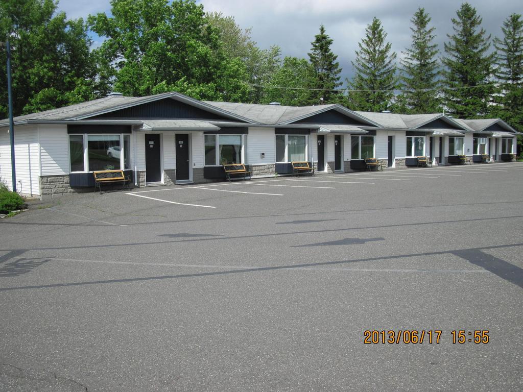 Motel Parc Beaumont Inc. Exterior photo
