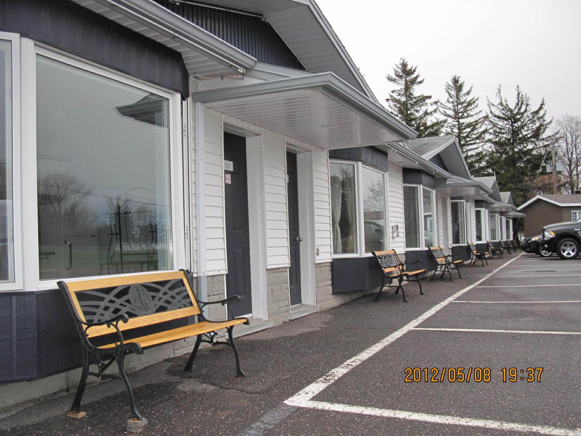 Motel Parc Beaumont Inc. Exterior photo